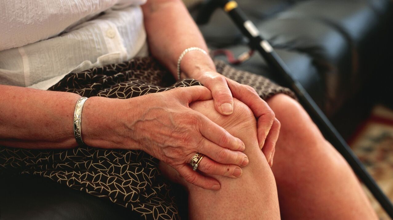 Artroza koljena kod starije žene